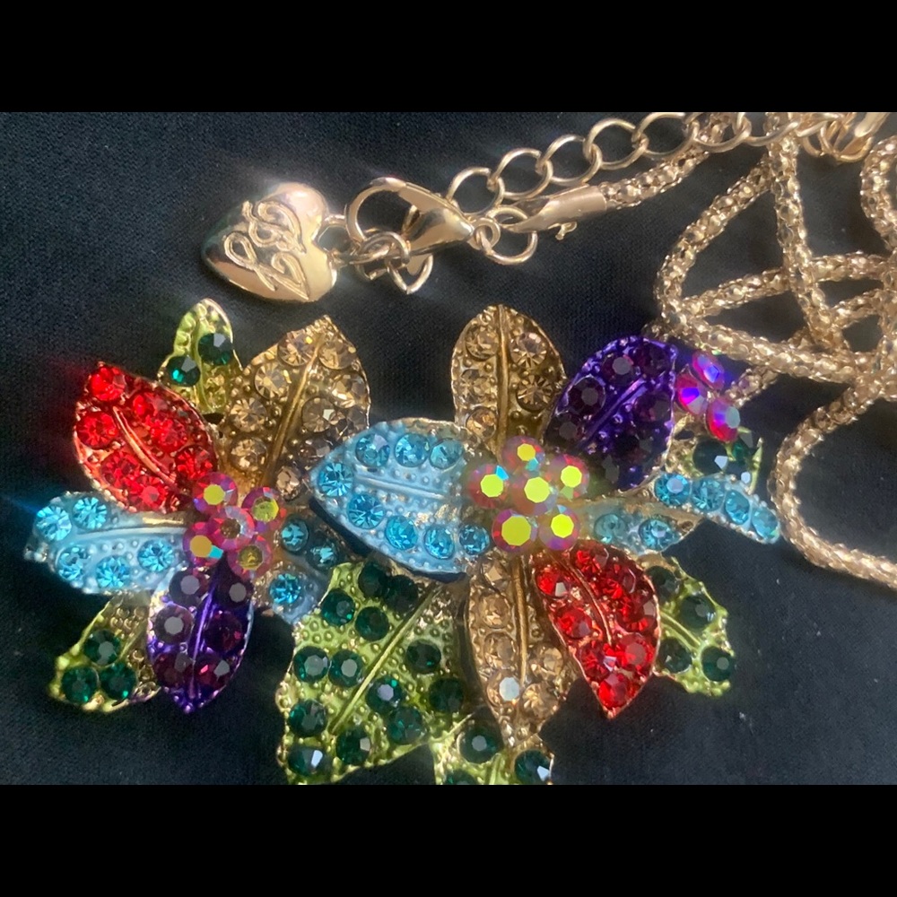 Betsy Johnson crystal flower 🌸 pendant brooch - Picture 4 of 4